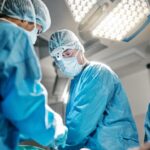 Jak skutecznie zabezpieczyć się przed ryzykiem zawodowym? Obowiązkowe OC dla lekarzy w praktyce