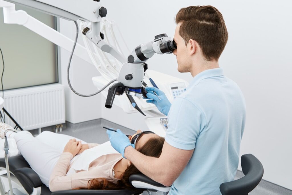 W ostatnich latach stomatologia stała się jedną z najbardziej zaawansowanych dziedzin medycyny, co w dużej mierze zawdzięczamy postępowi technologicznemu
